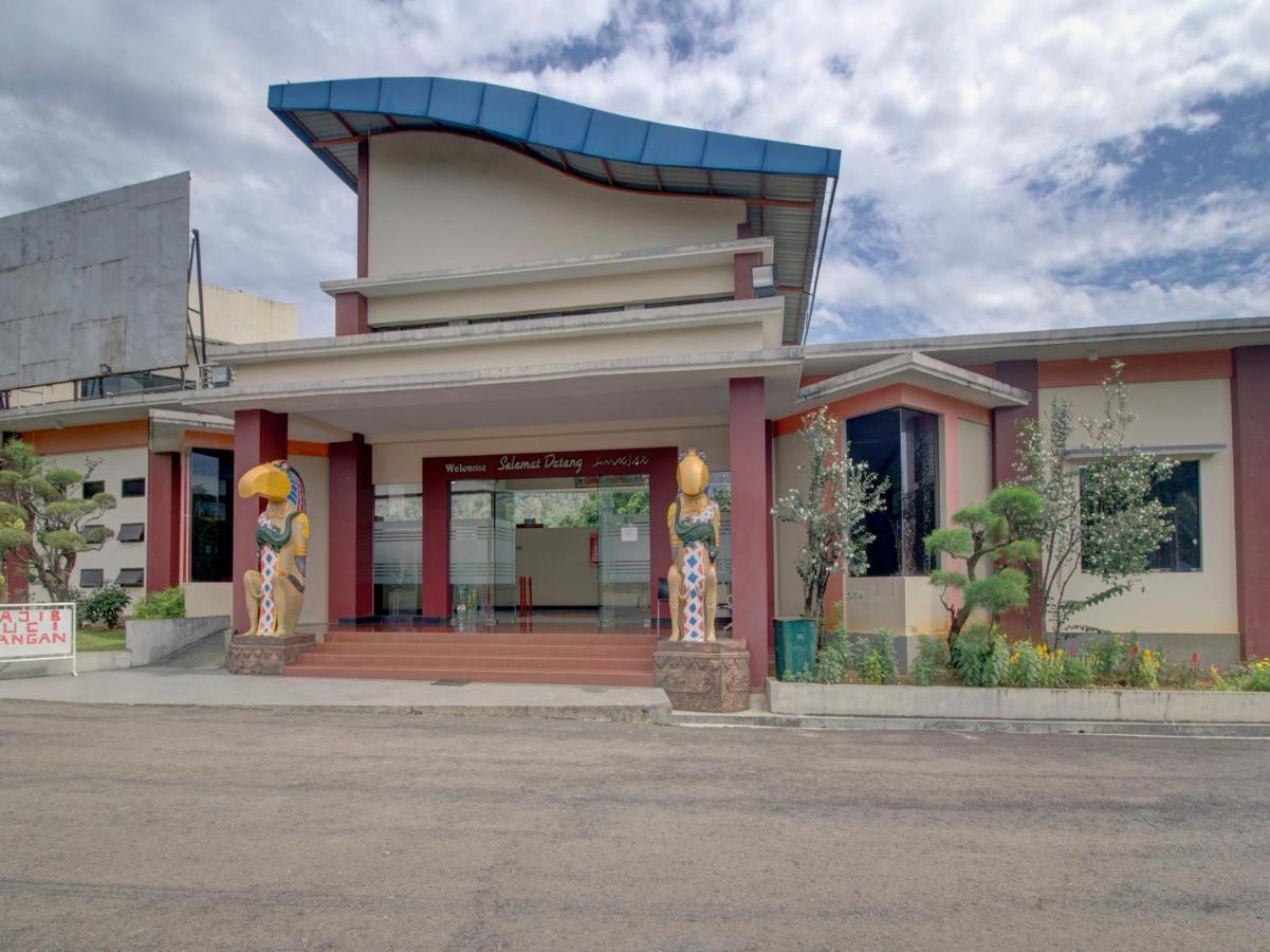 Oyo 89997 Hotel Bumi Kedaton Waterpark Bandar Lampung Luaran gambar