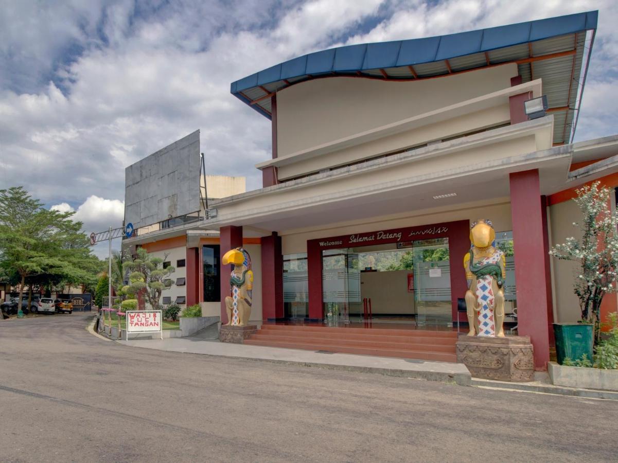 Oyo 89997 Hotel Bumi Kedaton Waterpark Bandar Lampung Luaran gambar