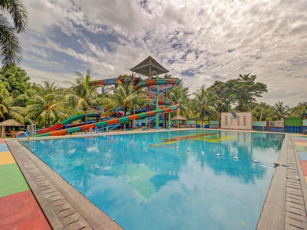 Oyo 89997 Hotel Bumi Kedaton Waterpark Bandar Lampung Luaran gambar