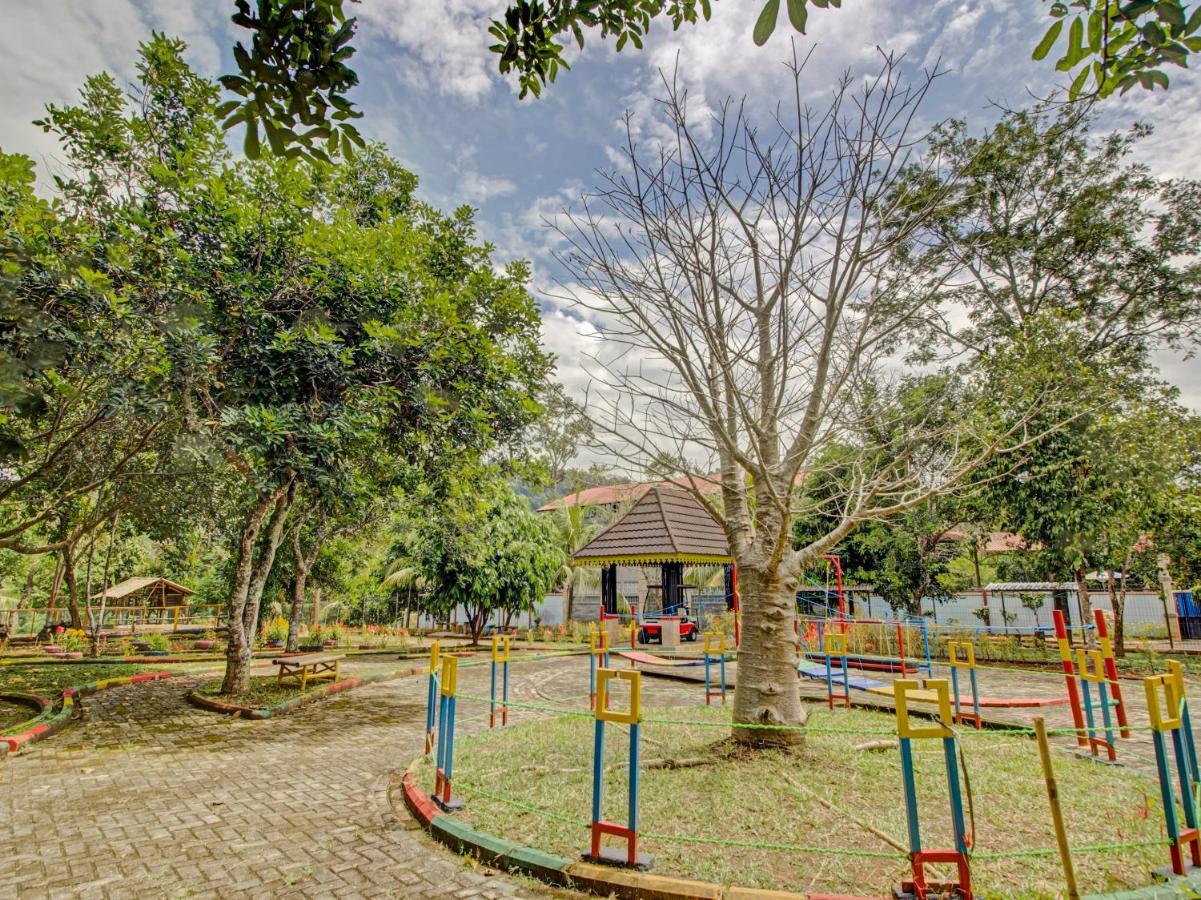 Oyo 89997 Hotel Bumi Kedaton Waterpark Bandar Lampung Luaran gambar