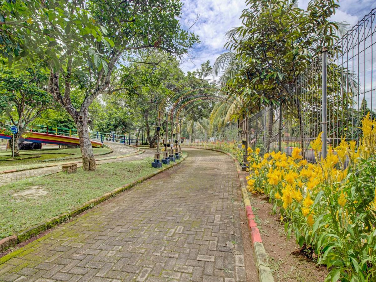 Oyo 89997 Hotel Bumi Kedaton Waterpark Bandar Lampung Luaran gambar