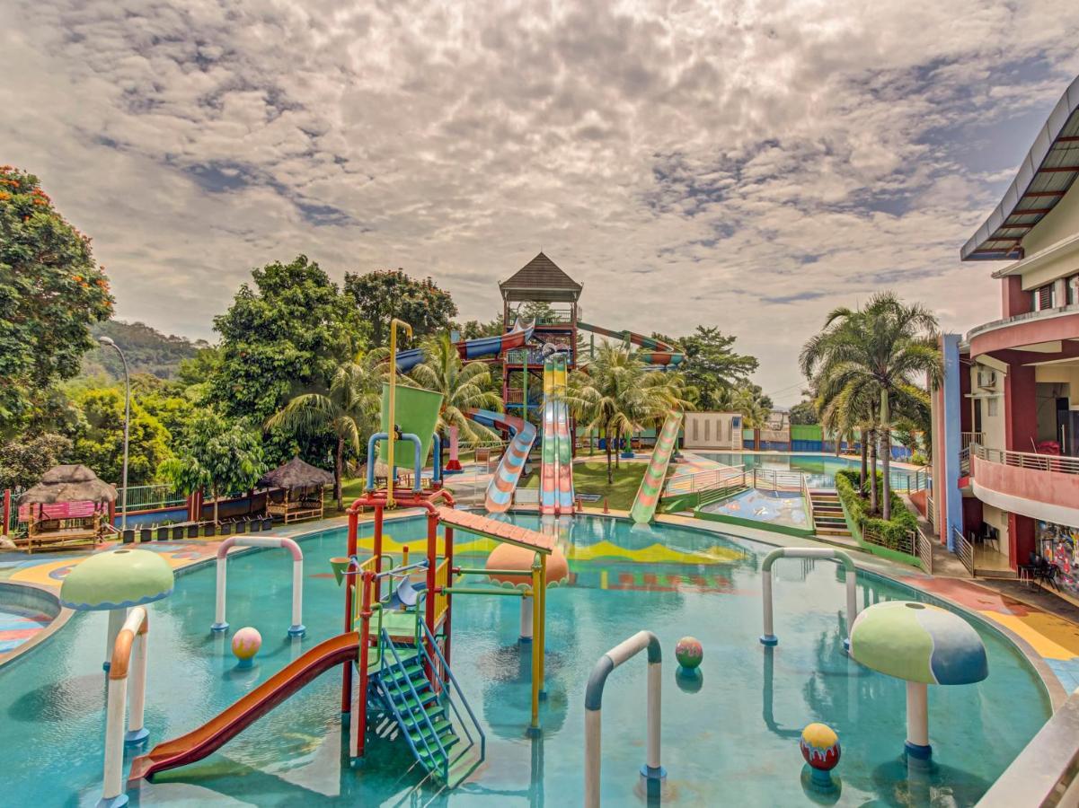 Oyo 89997 Hotel Bumi Kedaton Waterpark Bandar Lampung Luaran gambar