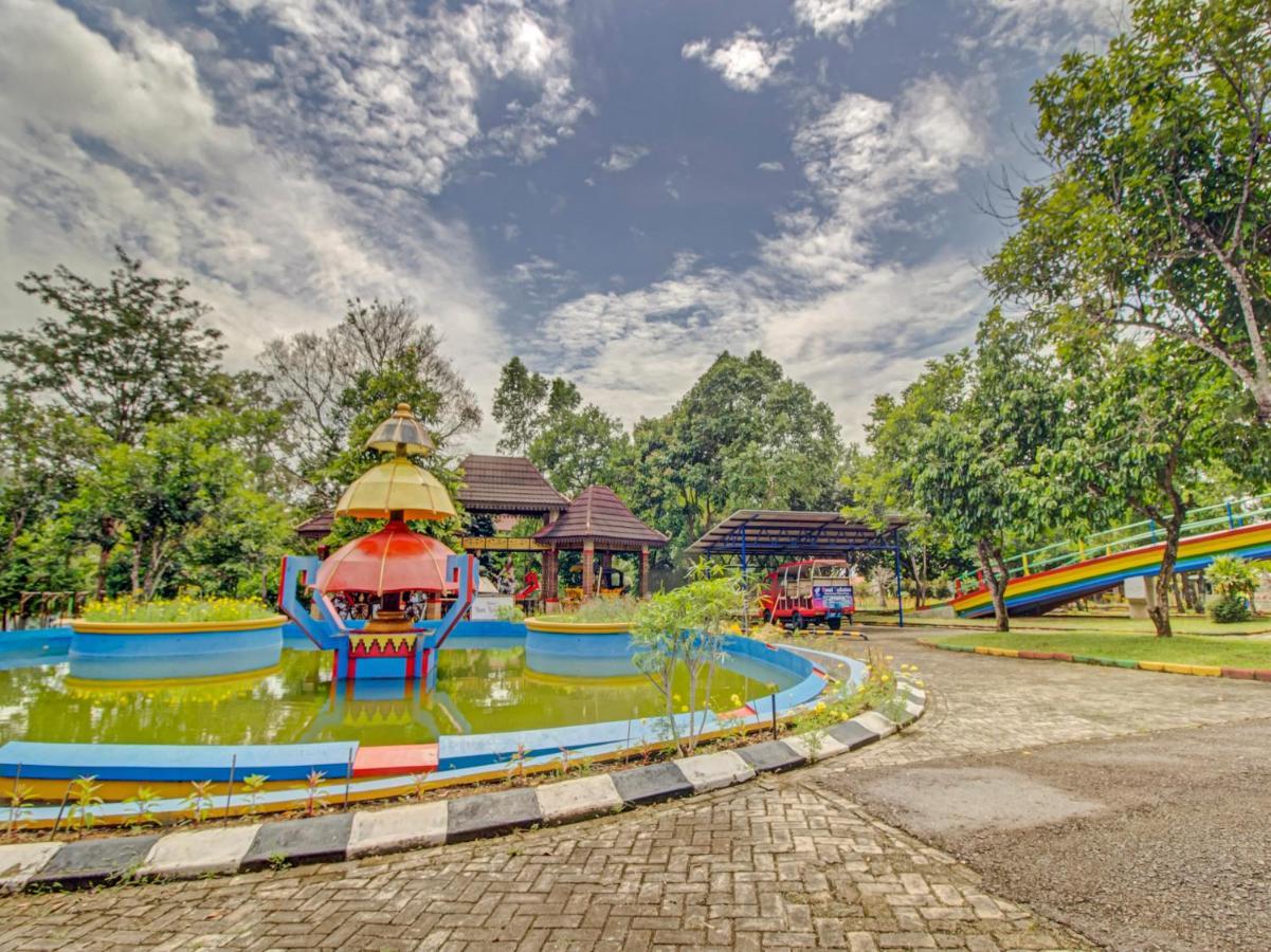 Oyo 89997 Hotel Bumi Kedaton Waterpark Bandar Lampung Luaran gambar